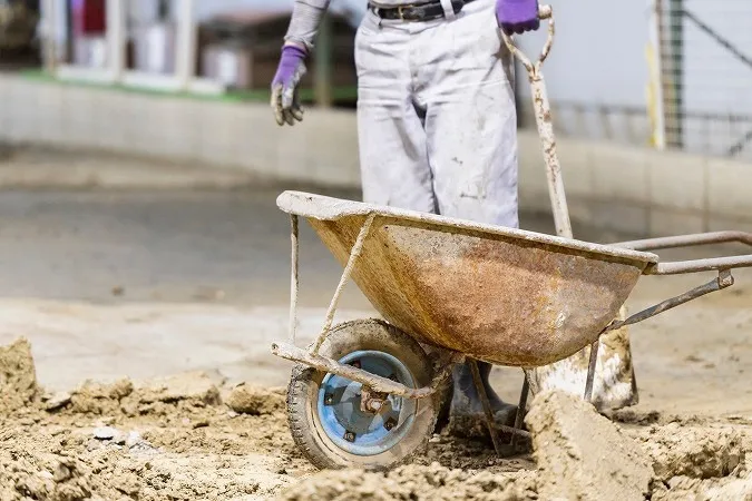 土木工事の現場で働くのは体力に自信がないと難しい？